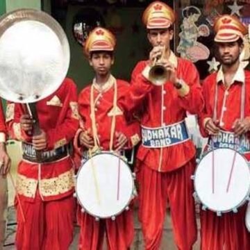 बैंड-बाजा- बारात और बाजा़र